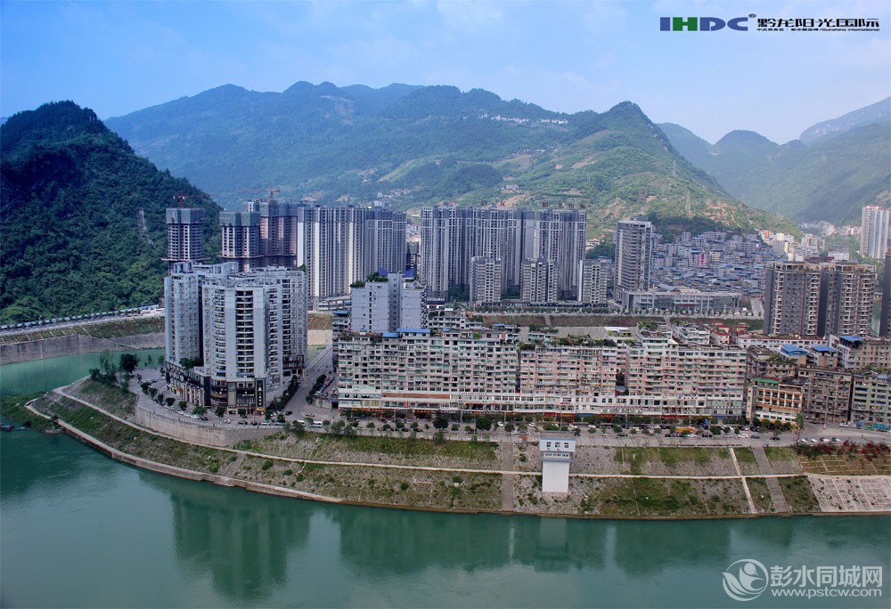 学坝较场坝旧貌换新颜.jpg